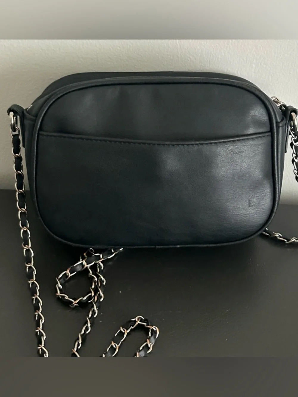 B. Makowsky Black Leather Crossbody Shoulder Bag Silver Hardware chain Strap
